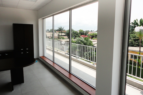 Réalisation des bureaux de Sporafric, cloisons aluminium et verre